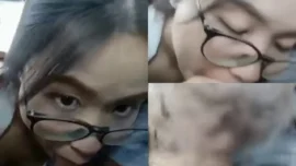 สาวแว่นสุดน่ารักนั่งโม๊กควยผัวในรถกลางวันไม่กลัวใครเห็น