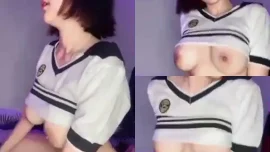 pimnalin น้องเมจิก สาวผมสั้นชุดนักเรียนเปิดเสื้อโชวนม แหวกขาโชว์หีเงี่ยน OnlyFans