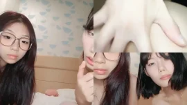 คลิปเต็ม Vk สาวแว่นกับเพื่อนแหวกก้นโชว์หี เลสเบี้ยนเกี่ยวหีกันถุงน่องขาวเสียว