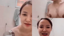 อาบน้ำถือฝักบัวโชวนมยิ้มยั่วริมอ่างหันหลังหันหน้ายั่วกล้อง